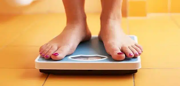 ثبات الوزن في الكيتو: الأسباب وطرق التغلب عليها
